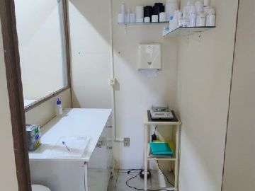 Laborat�rio para produ��o de semi-s�lidos ( parte dermatol�gica) e lavat�rios 2�piso