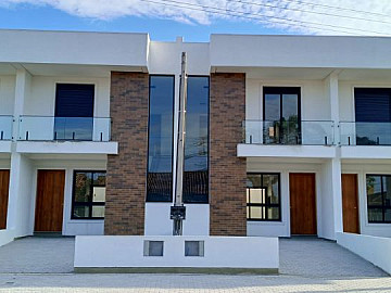 Fortes Im�veis Vende Sobrado (N2) na Caiu do C�u em Os�rio