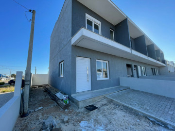 Fortes Im�veis Vende - Sobrado nos Bosques do Albatroz