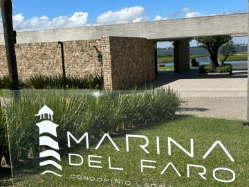 Terreno no Condom�nio Marina Del Faro