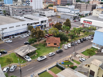 Fortes Im�veis Vende - Terreno com Casa no Centro de Os�rio