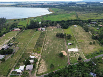 Fortes Im�veis Vende - 10 Hectares com acesso a lagoa.