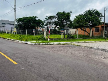 Casa com Terreno e Galp�o no Serramar